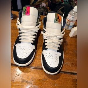 Size 10- Air Jordan 1 SE Mid Heat Reactive - Color Change